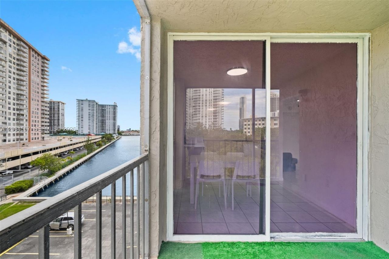 17500 N Bay Rd, Unit S508, Sunny Isles Beach, FL 33160 Photo
