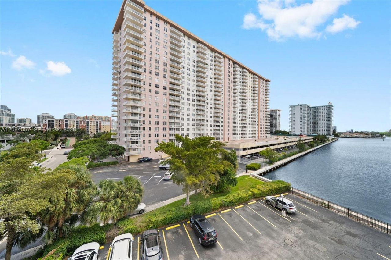 17500 N Bay Rd, Unit S508, Sunny Isles Beach, FL 33160 Photo