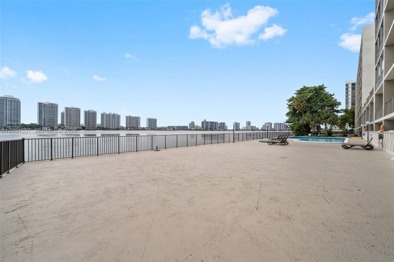 17500 N Bay Rd, Unit S508, Sunny Isles Beach, FL 33160 Photo