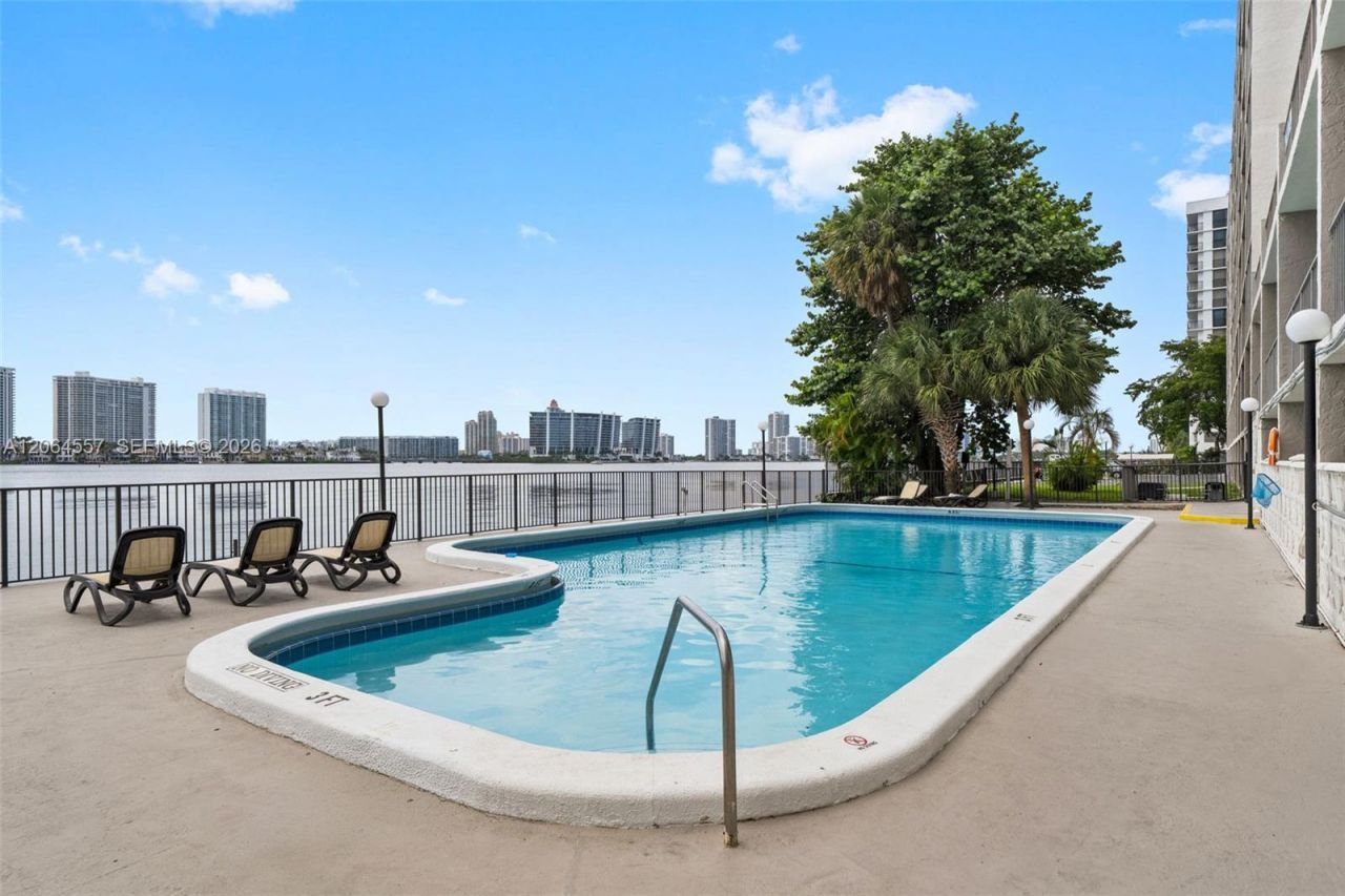17500 N Bay Rd, Unit S508, Sunny Isles Beach, FL 33160 Photo