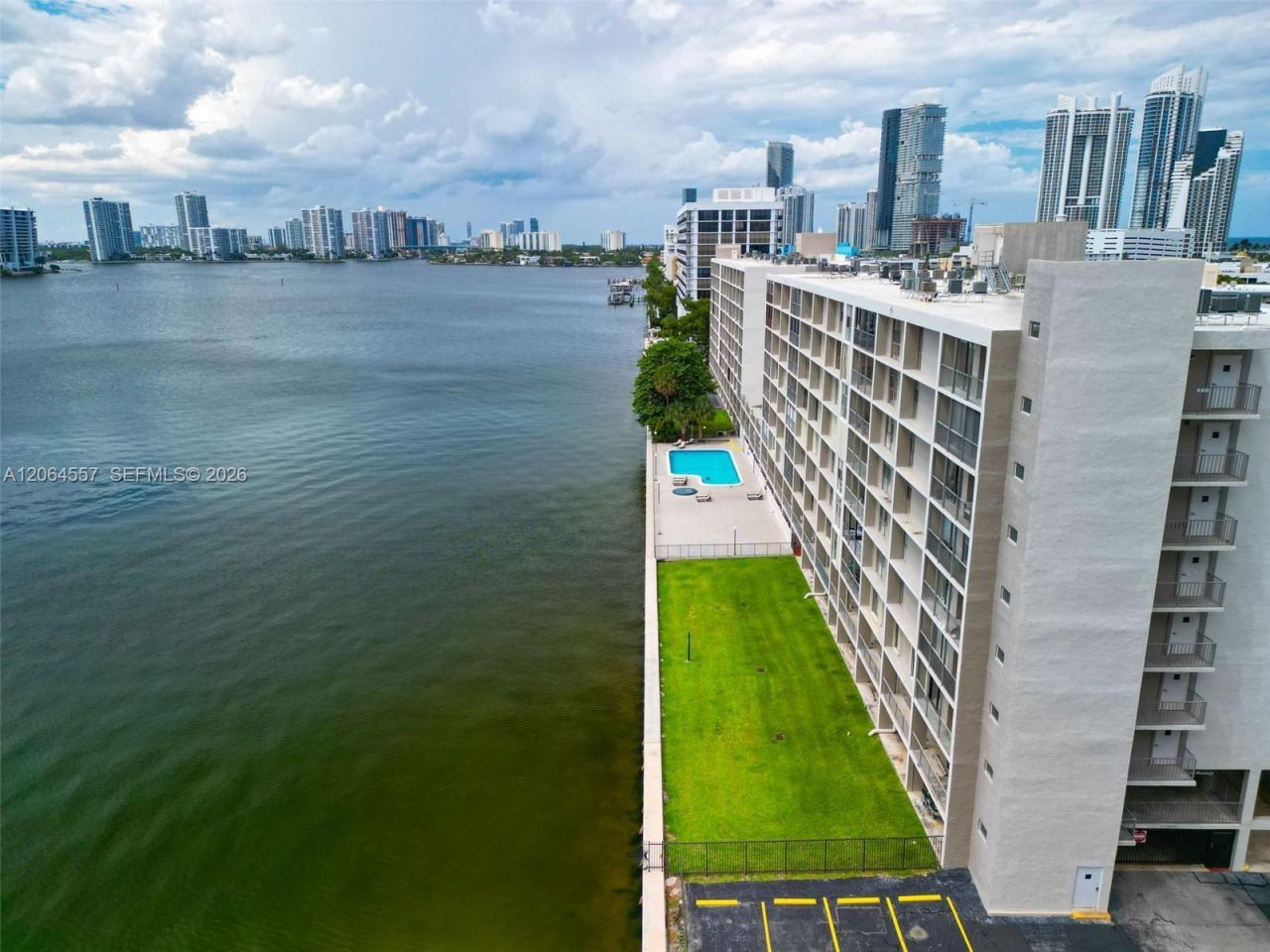 17500 N Bay Rd, Unit S508, Sunny Isles Beach, FL 33160 Photo