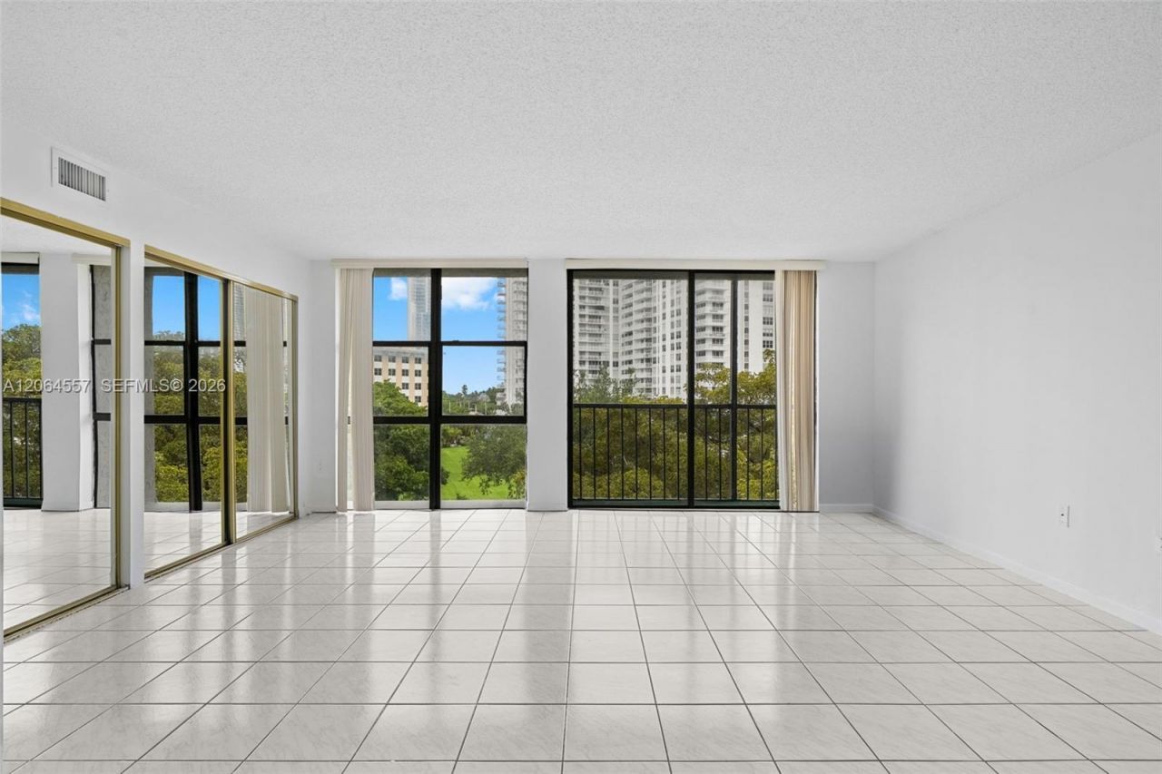 17500 N Bay Rd, Unit S508, Sunny Isles Beach, FL 33160 Photo