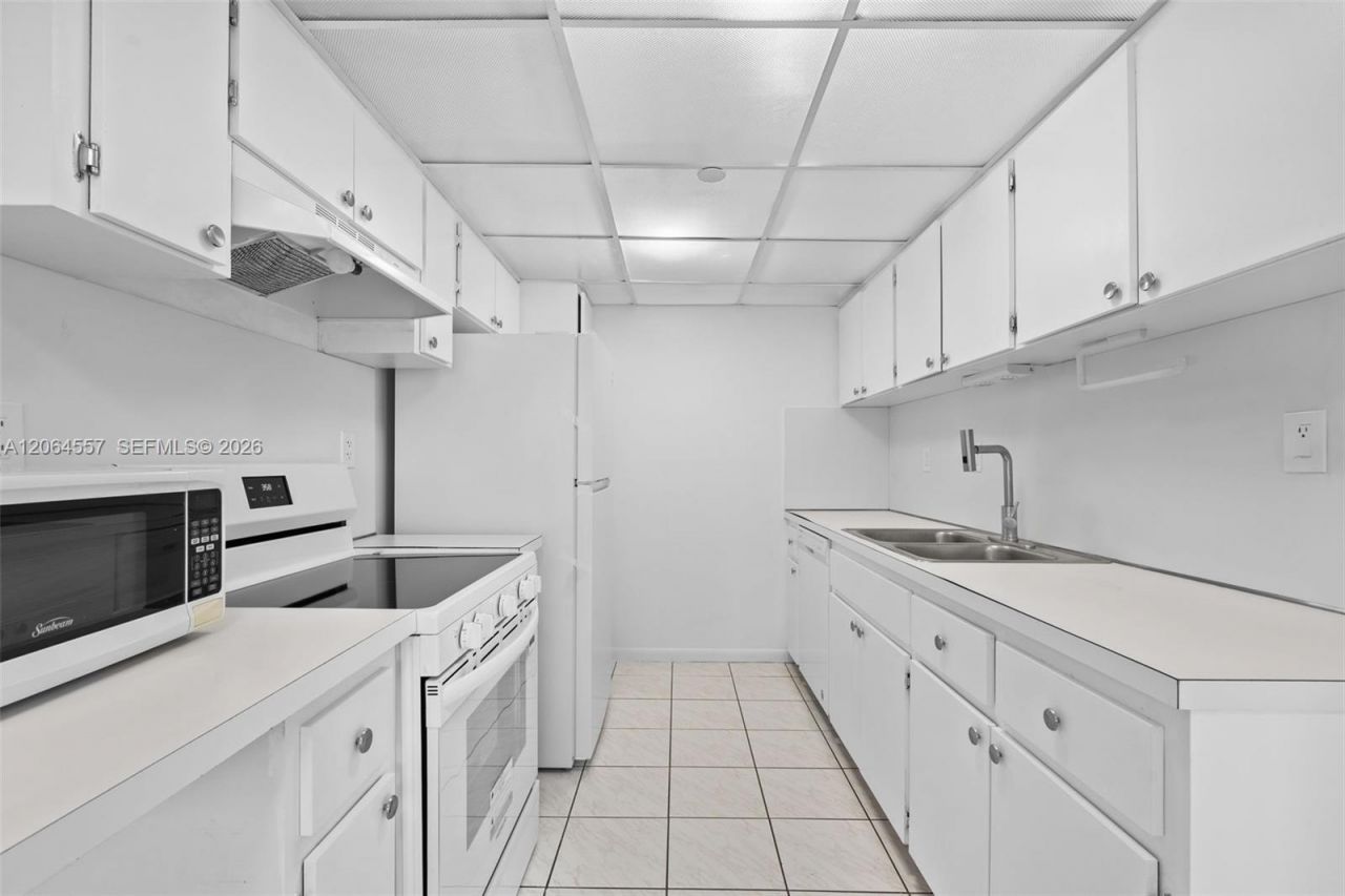 17500 N Bay Rd, Unit S508, Sunny Isles Beach, FL 33160 Photo