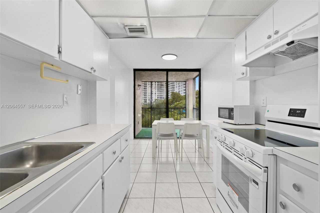 17500 N Bay Rd, Unit S508, Sunny Isles Beach, FL 33160 Photo