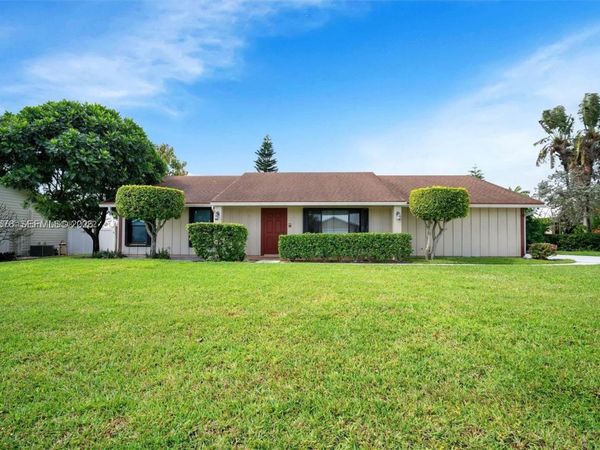 372 NW 35th Pl, Boca Raton, FL 33431