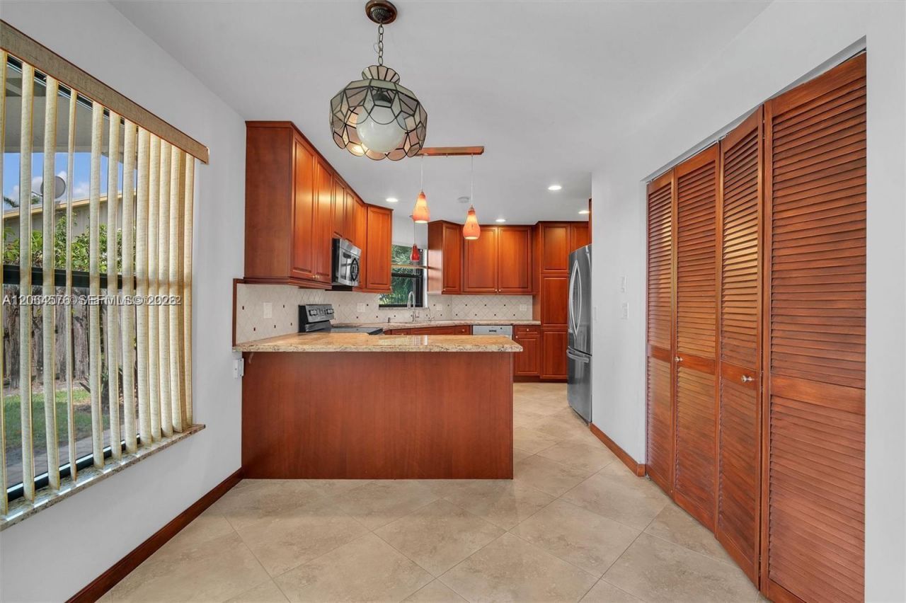 372 NW 35th Pl, Boca Raton, FL 33431 Photo