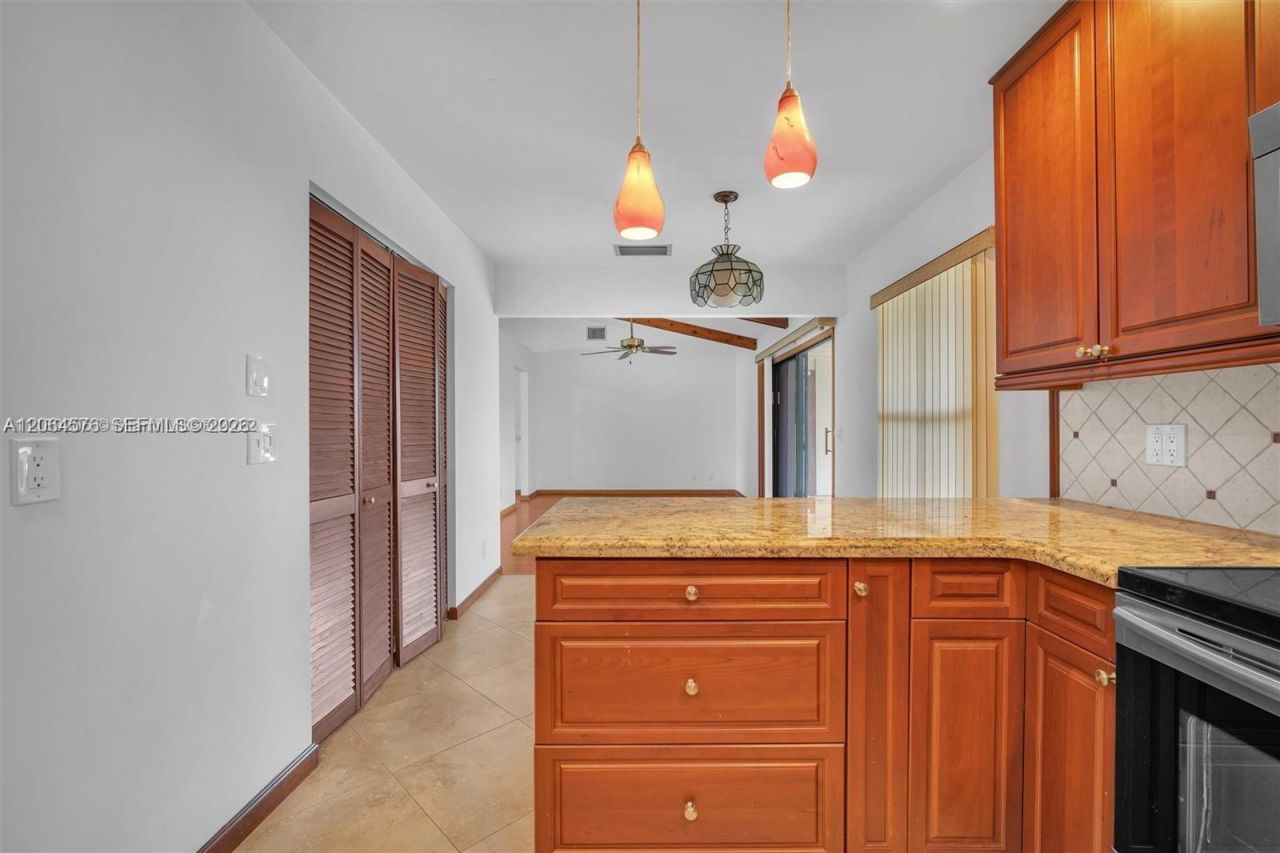 372 NW 35th Pl, Boca Raton, FL 33431 Photo