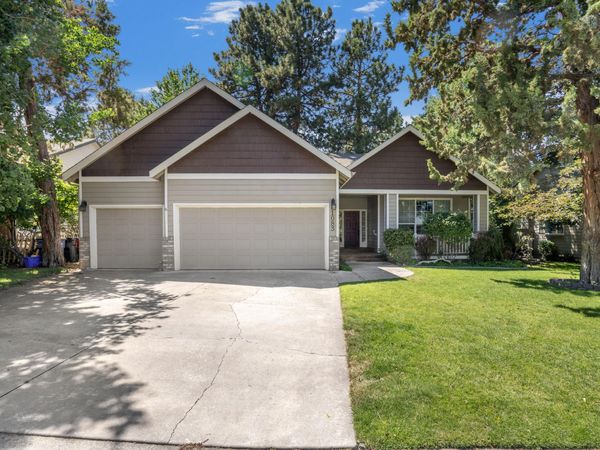 1083 SE Shadowood Drive, Bend, OR 97702