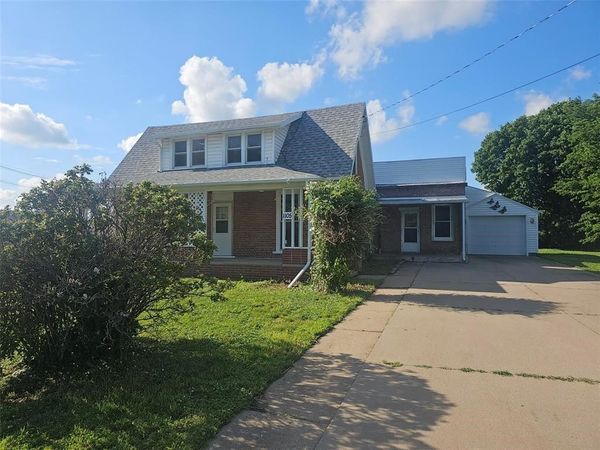1105 5th Street E, Vinton, IA 52349