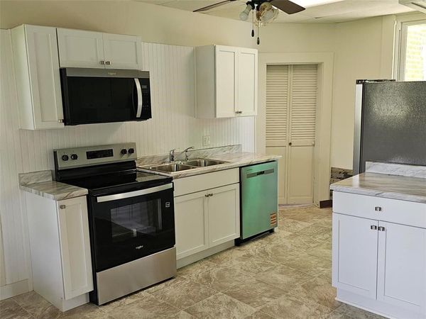 1105 5th Street E, Vinton, IA 52349