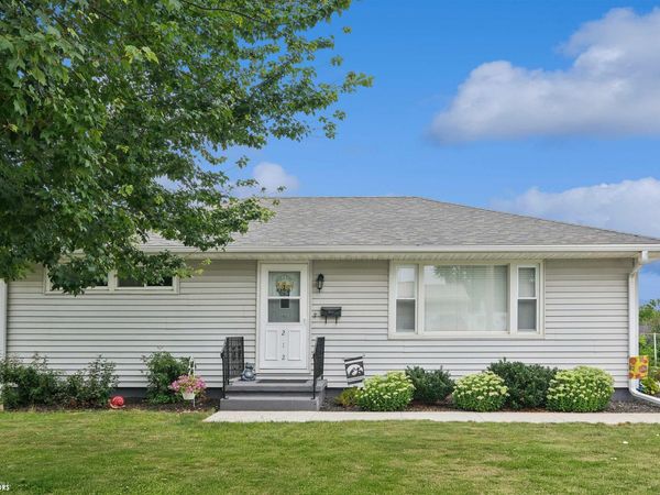 212 E Ingledue Street, Marshalltown, IA 50158