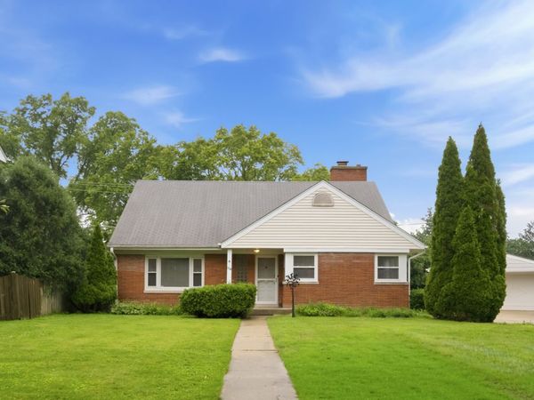 114 N Lancaster Street , Mount Prospect, IL 60056