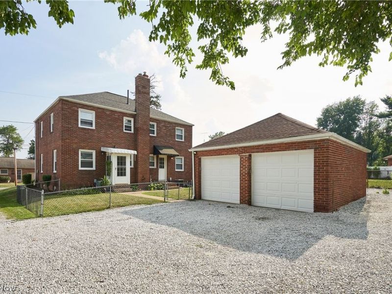 2007 31st Street NW, Canton, OH 44709 Photo 2
