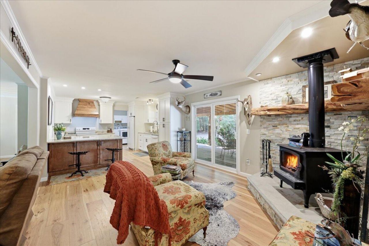8995 Greenwood Road Photo 10