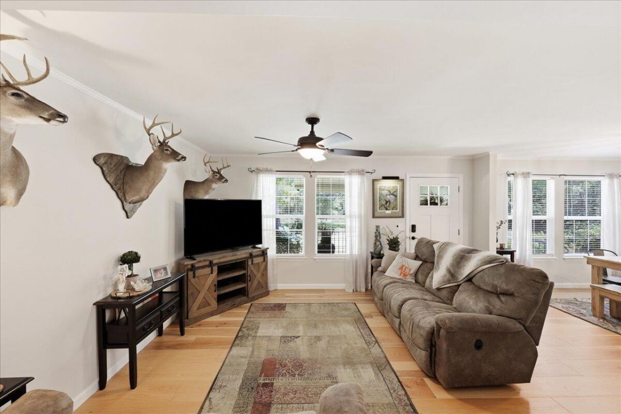 8995 Greenwood Road Photo 11