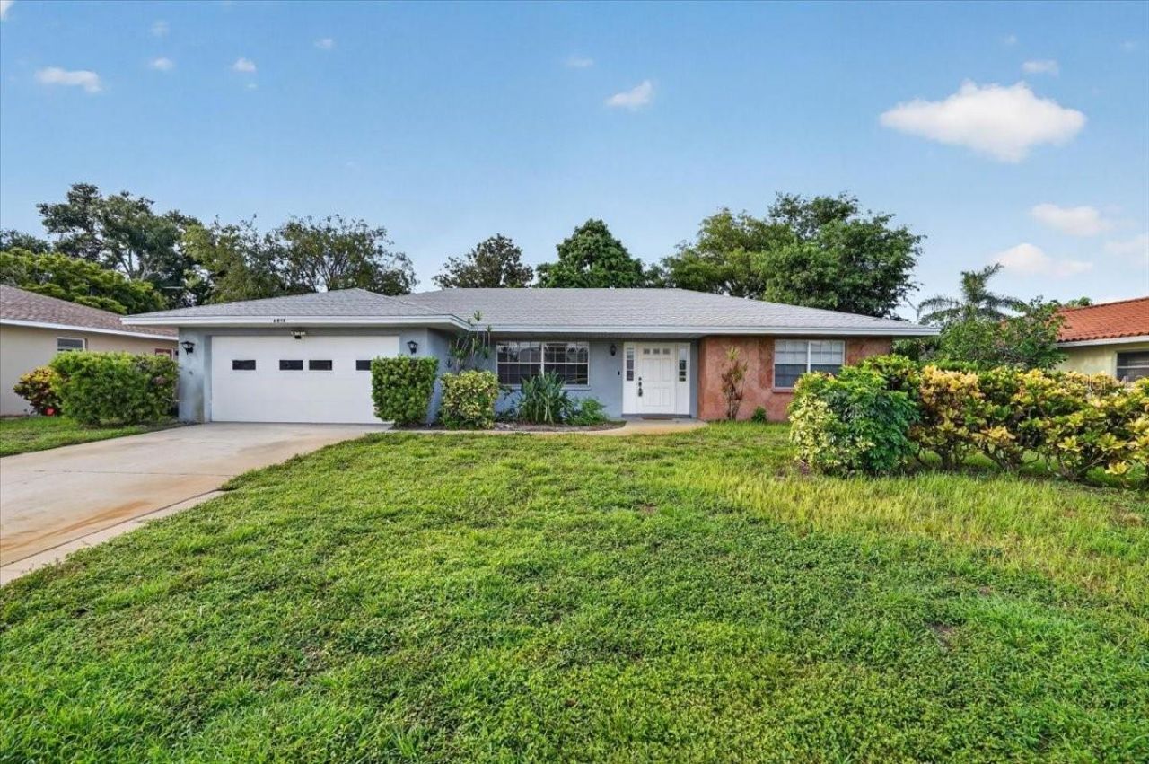 6814 16th Avenue Drive W, Bradenton, FL 34209 Photo