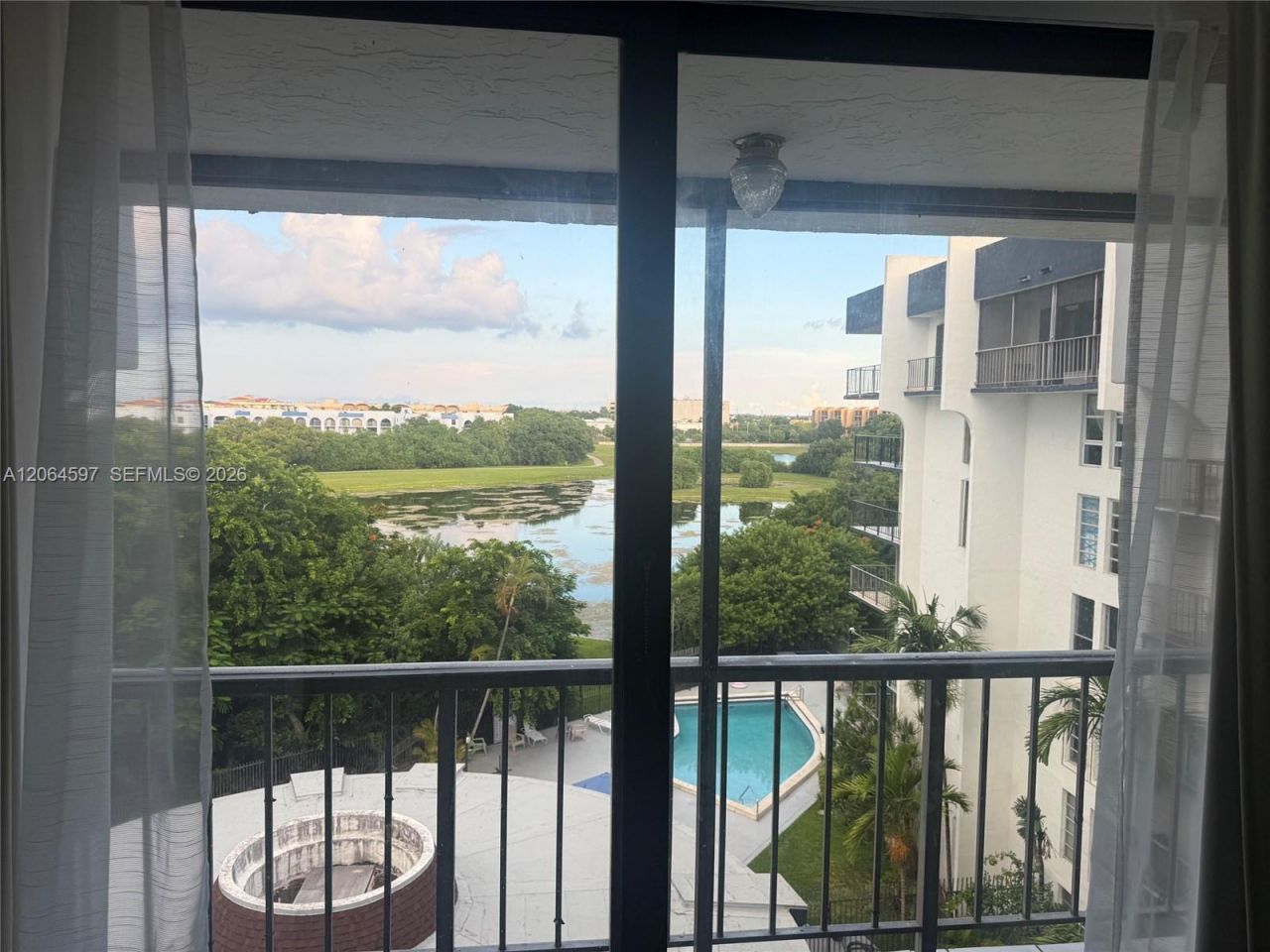 9682 Fontainebleau Blvd , Unit 608, Miami, FL 33172 Photo