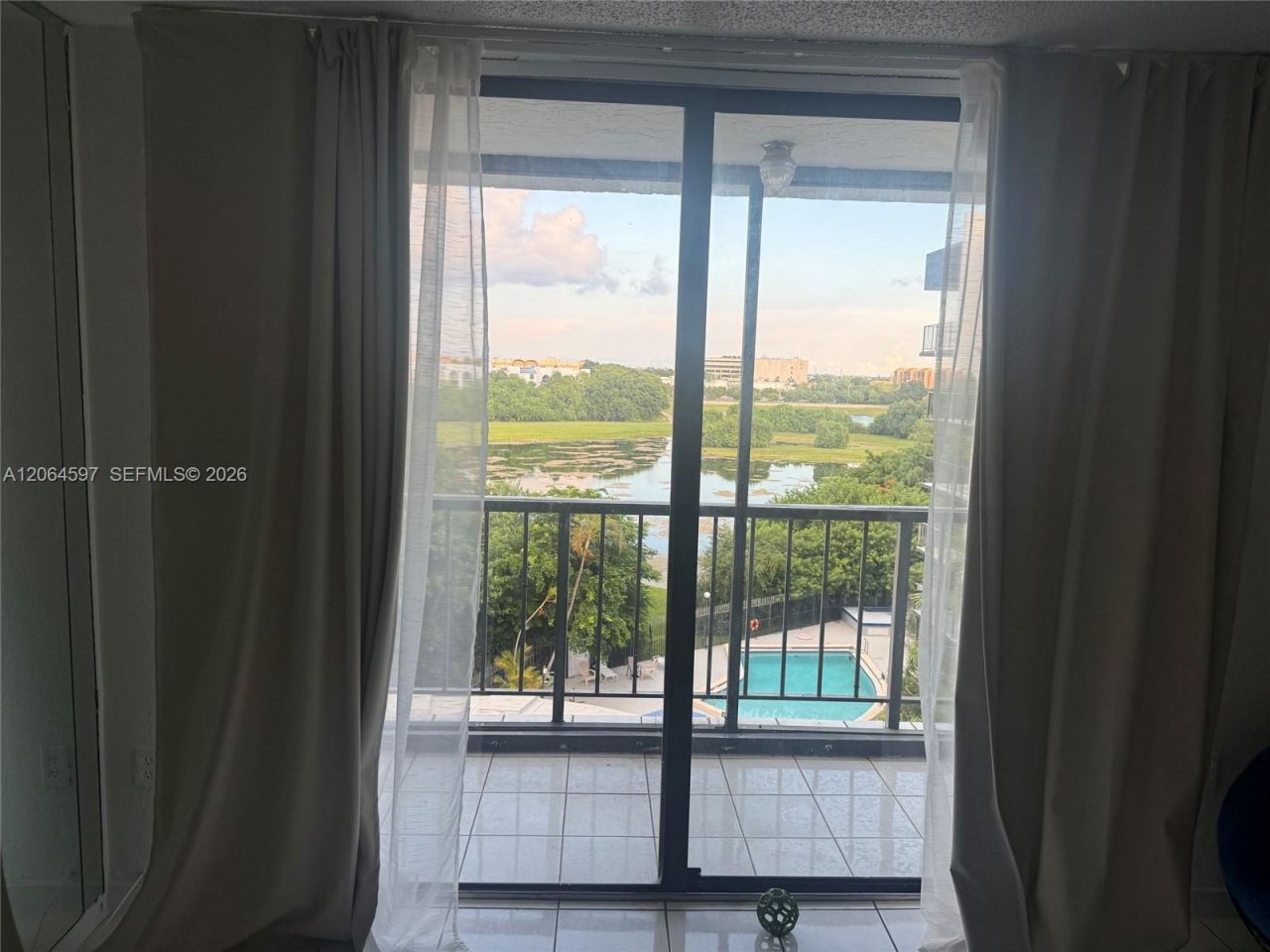 9682 Fontainebleau Blvd , Unit 608, Miami, FL 33172 Photo