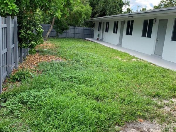 214 SE 8th St, Unit 3, Hallandale Beach, FL 33009
