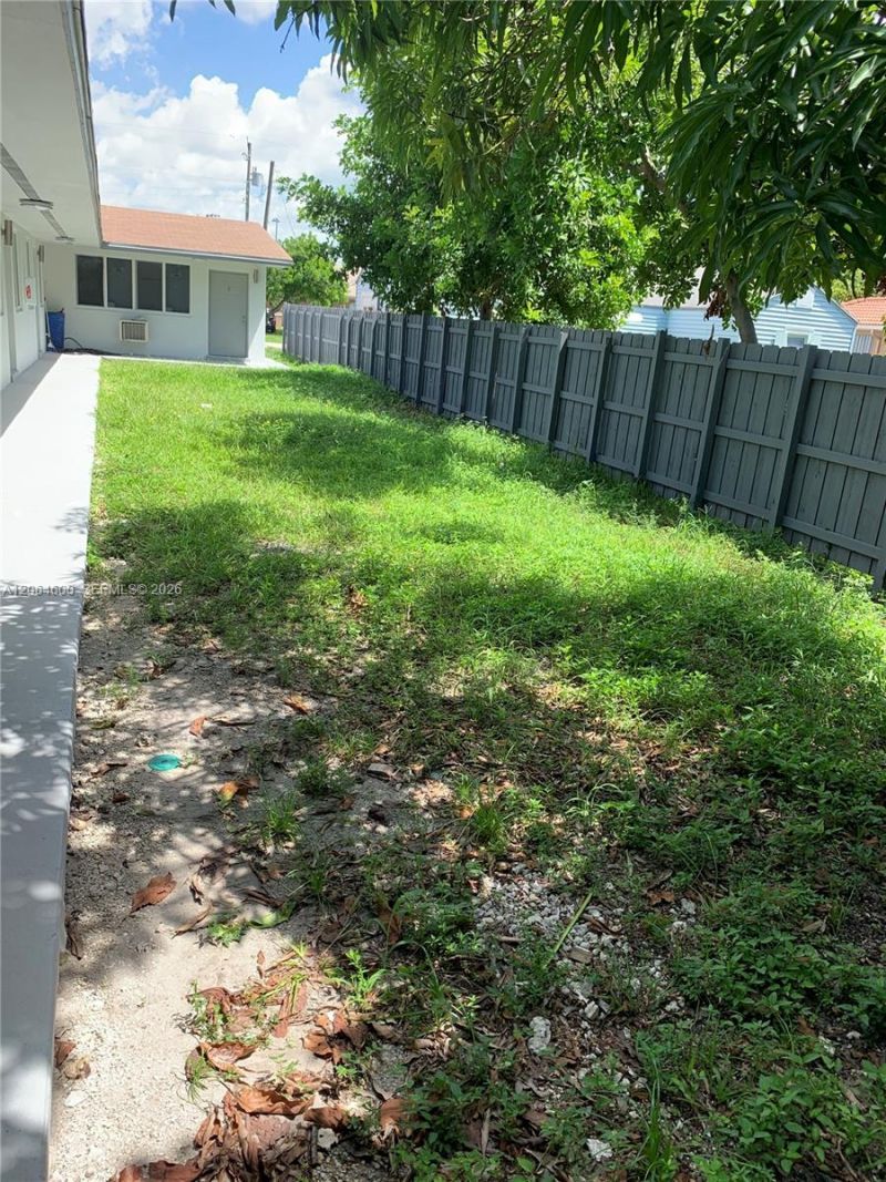 214 SE 8th St, Unit 3, Hallandale Beach, FL 33009 Photo