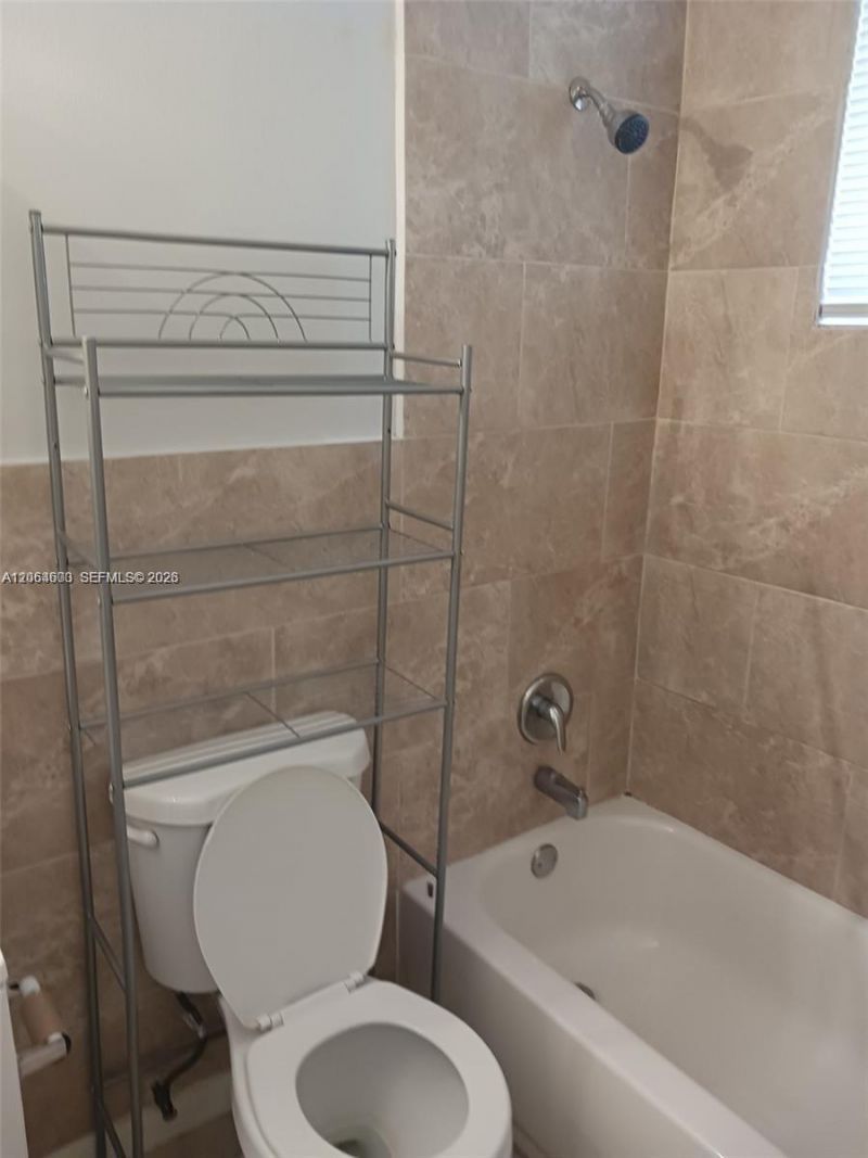 214 SE 8th St, Unit 3, Hallandale Beach, FL 33009 Photo