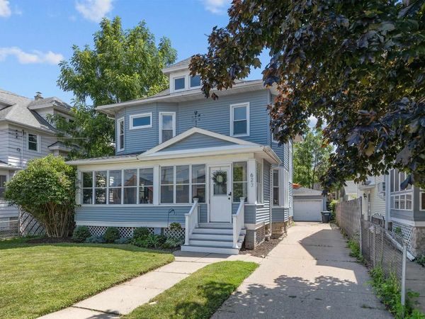 623 W NEW YORK AVENUE, Oshkosh, WI 54901