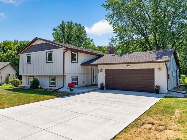 460 Hawes Avenue, Vadnais Heights, MN 55127