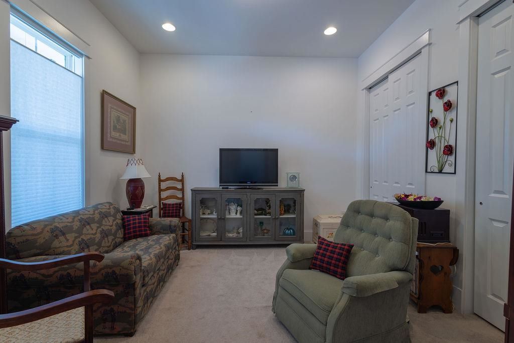 811 Johnson Ave. Photo 11