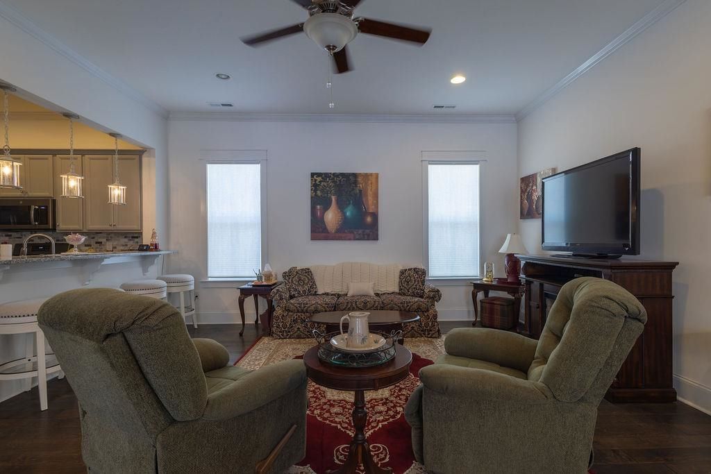 811 Johnson Ave. Photo 16