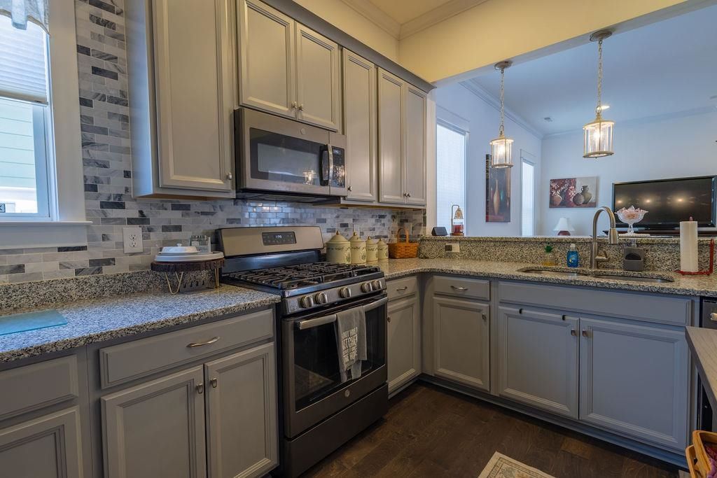811 Johnson Ave. Photo 22