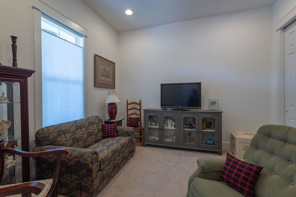 811 Johnson Ave. Photo 36