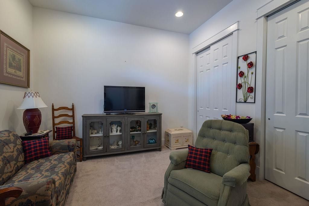 811 Johnson Ave. Photo 37