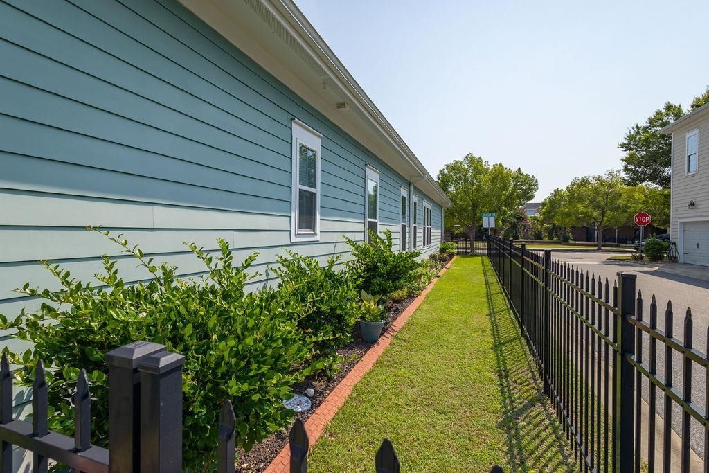 811 Johnson Ave. Photo 4