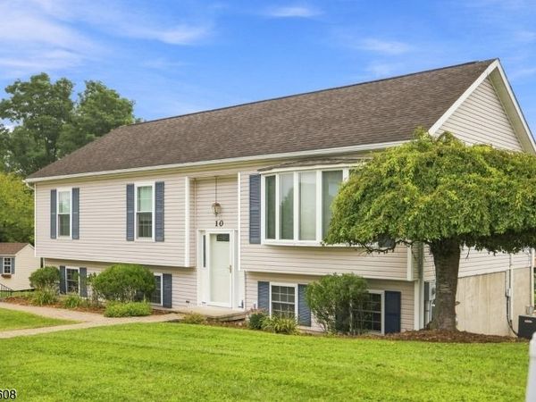 10 Lakeview Ter, Sussex, NJ 07461