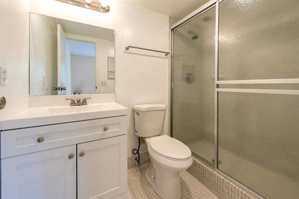 6061 N Falls Cir Drive, Unit 402, Lauderhill, FL 33319 Photo