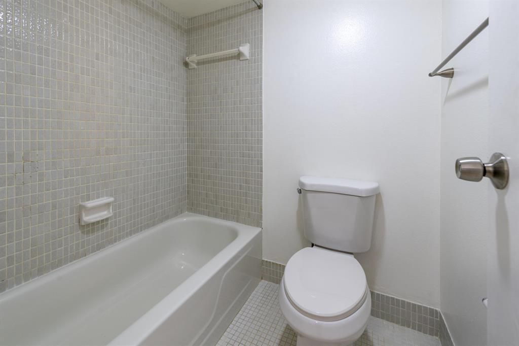6061 N Falls Cir Drive, Unit 402, Lauderhill, FL 33319 Photo