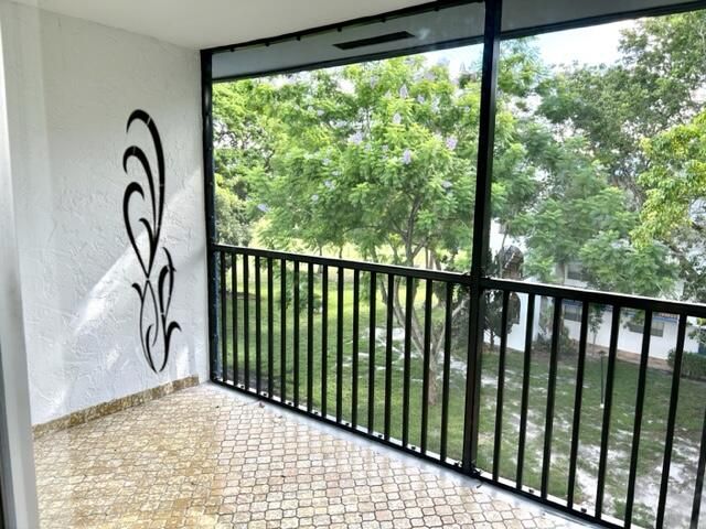 6061 N Falls Cir Drive, Unit 402, Lauderhill, FL 33319 Photo