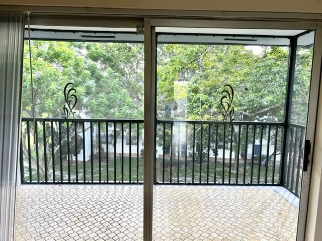 6061 N Falls Cir Drive, Unit 402, Lauderhill, FL 33319 Photo
