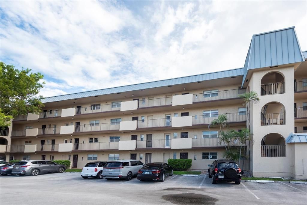 6061 N Falls Cir Drive, Unit 402, Lauderhill, FL 33319 Photo