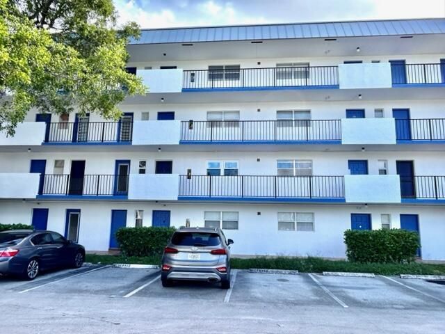 6061 N Falls Cir Drive, Unit 402, Lauderhill, FL 33319 Photo