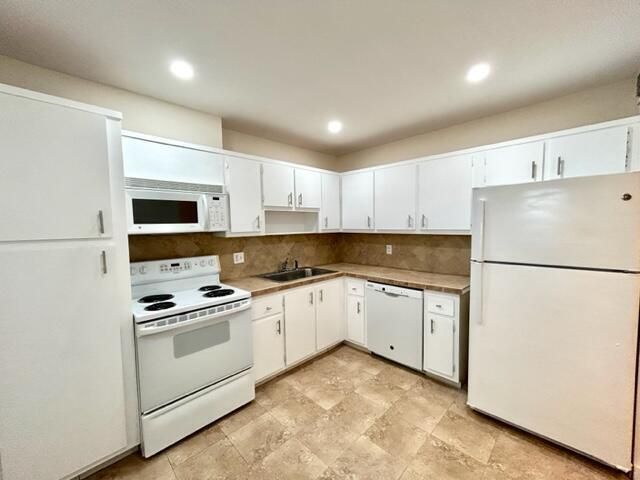 6061 N Falls Cir Drive, Unit 402, Lauderhill, FL 33319 Photo