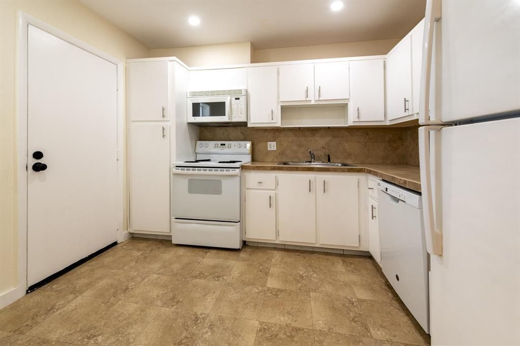 6061 N Falls Cir Drive, Unit 402, Lauderhill, FL 33319 Photo