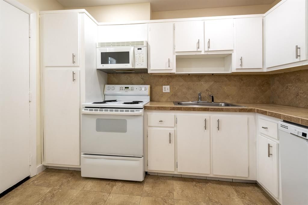 6061 N Falls Cir Drive, Unit 402, Lauderhill, FL 33319 Photo