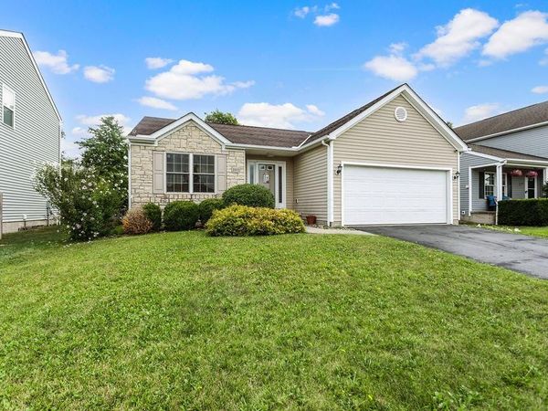 2352 Boston Mills Drive , Grove City, OH 43123