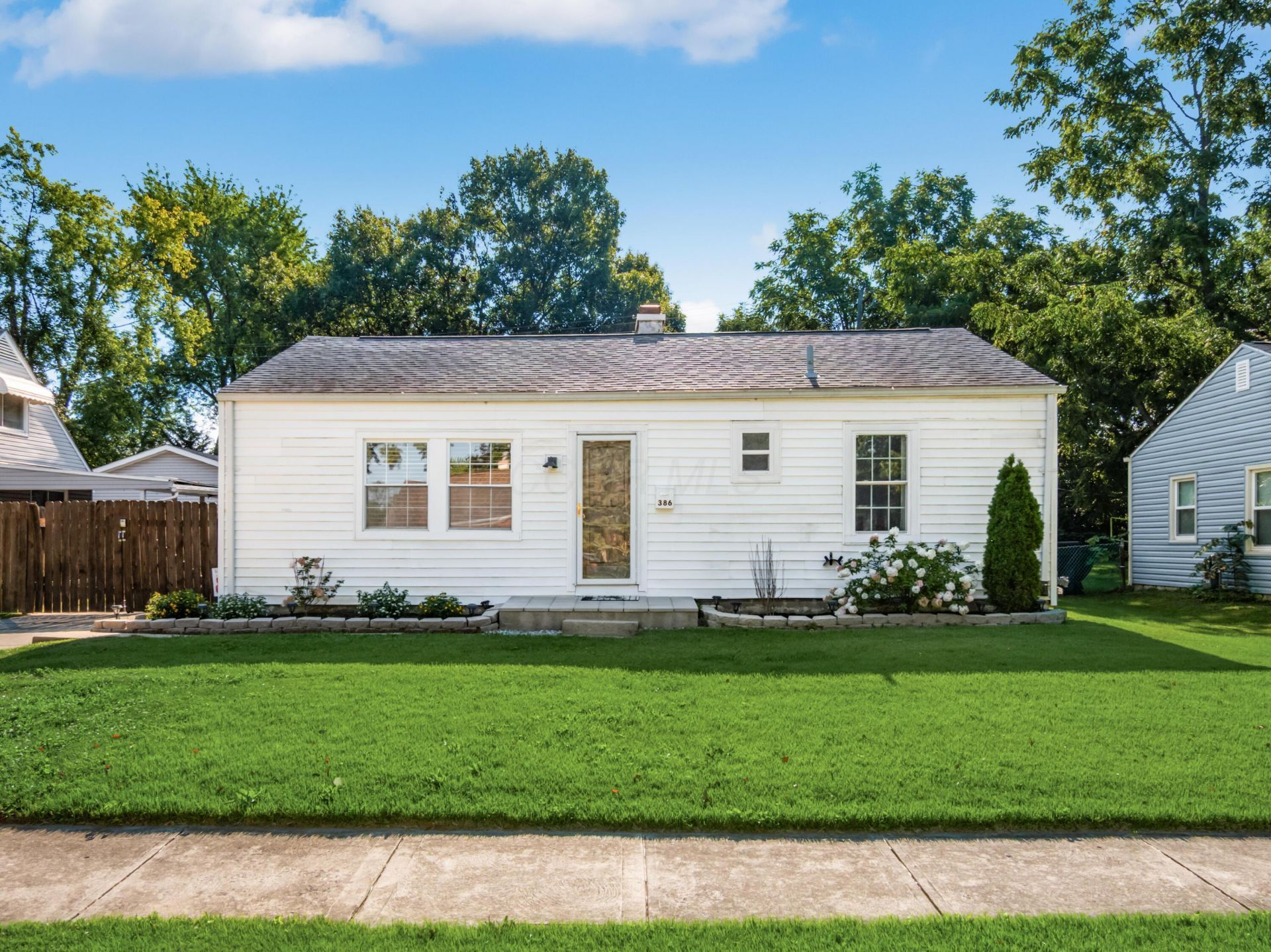 386 Old Village Road, Columbus, OH 43228 Main Photo