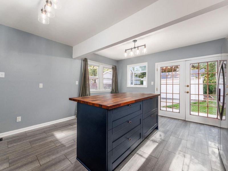 386 Old Village Road, Columbus, OH 43228 Photo 11