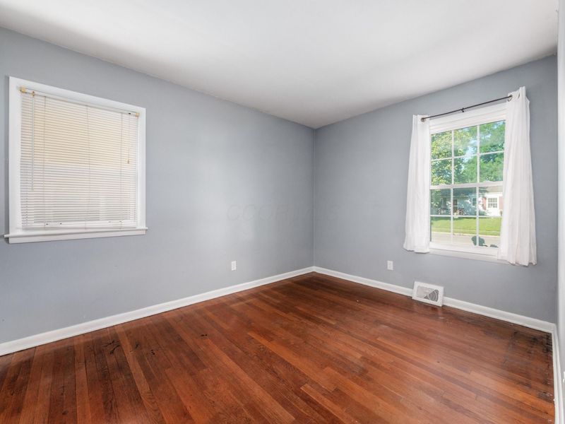 386 Old Village Road, Columbus, OH 43228 Photo 15