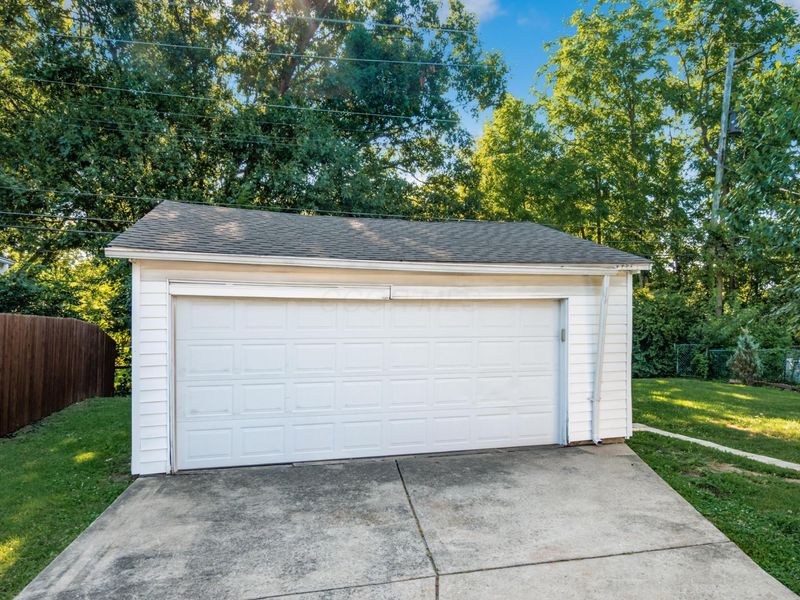 386 Old Village Road, Columbus, OH 43228 Photo 26