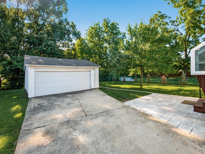 386 Old Village Road, Columbus, OH 43228 Photo 27