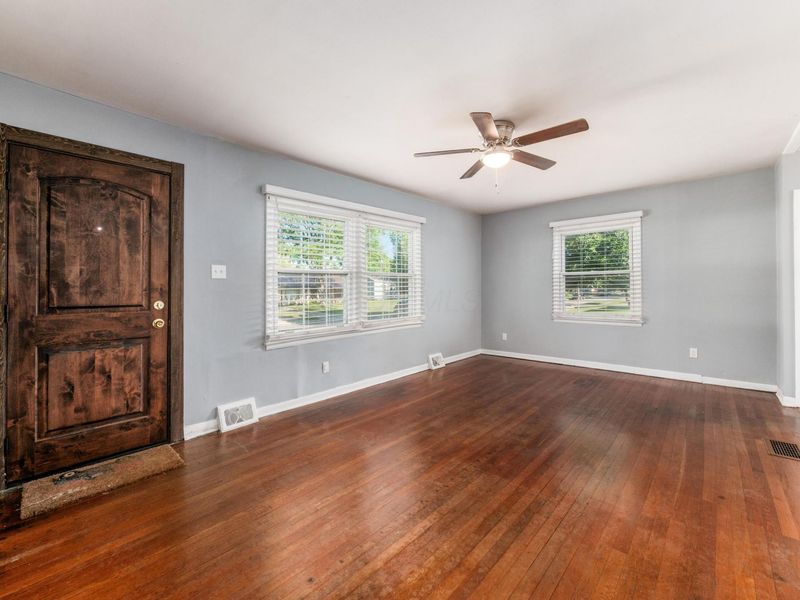 386 Old Village Road, Columbus, OH 43228 Photo 3
